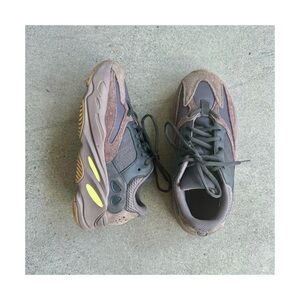 Adidas Yeezy Boost 700 Mauve.